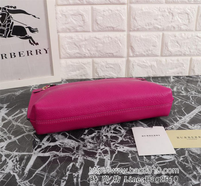 BURBERRY巴寶莉 簡約時尚手拿包 拉鏈口袋飾有 Burberry立體字母 2288  Bhq1049